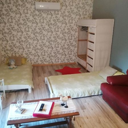 Les Tourterelles Bed and Breakfast Chabournay Exteriör bild