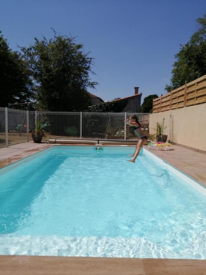 Les Tourterelles Bed and Breakfast Chabournay Exteriör bild