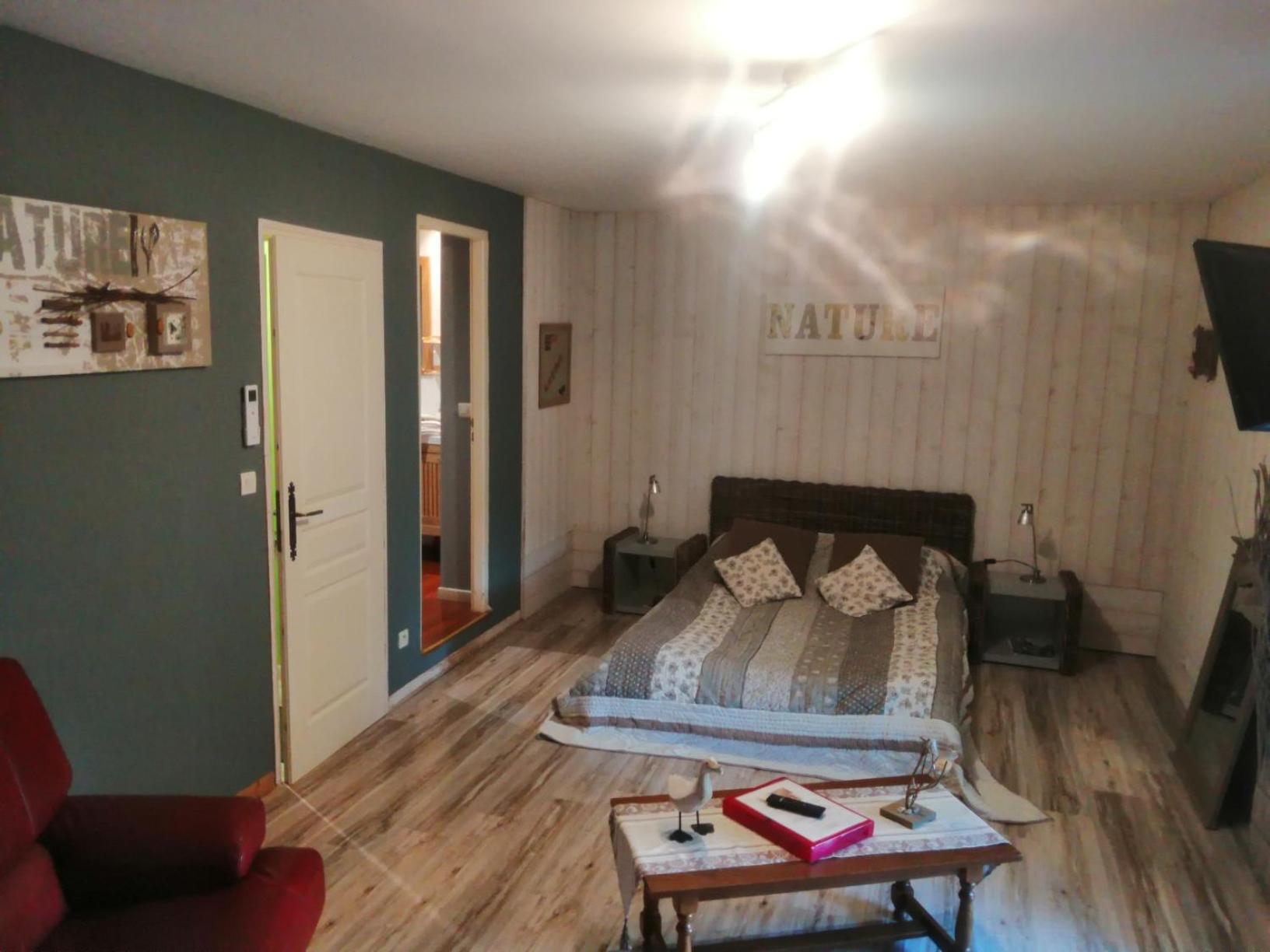 Les Tourterelles Bed and Breakfast Chabournay Exteriör bild