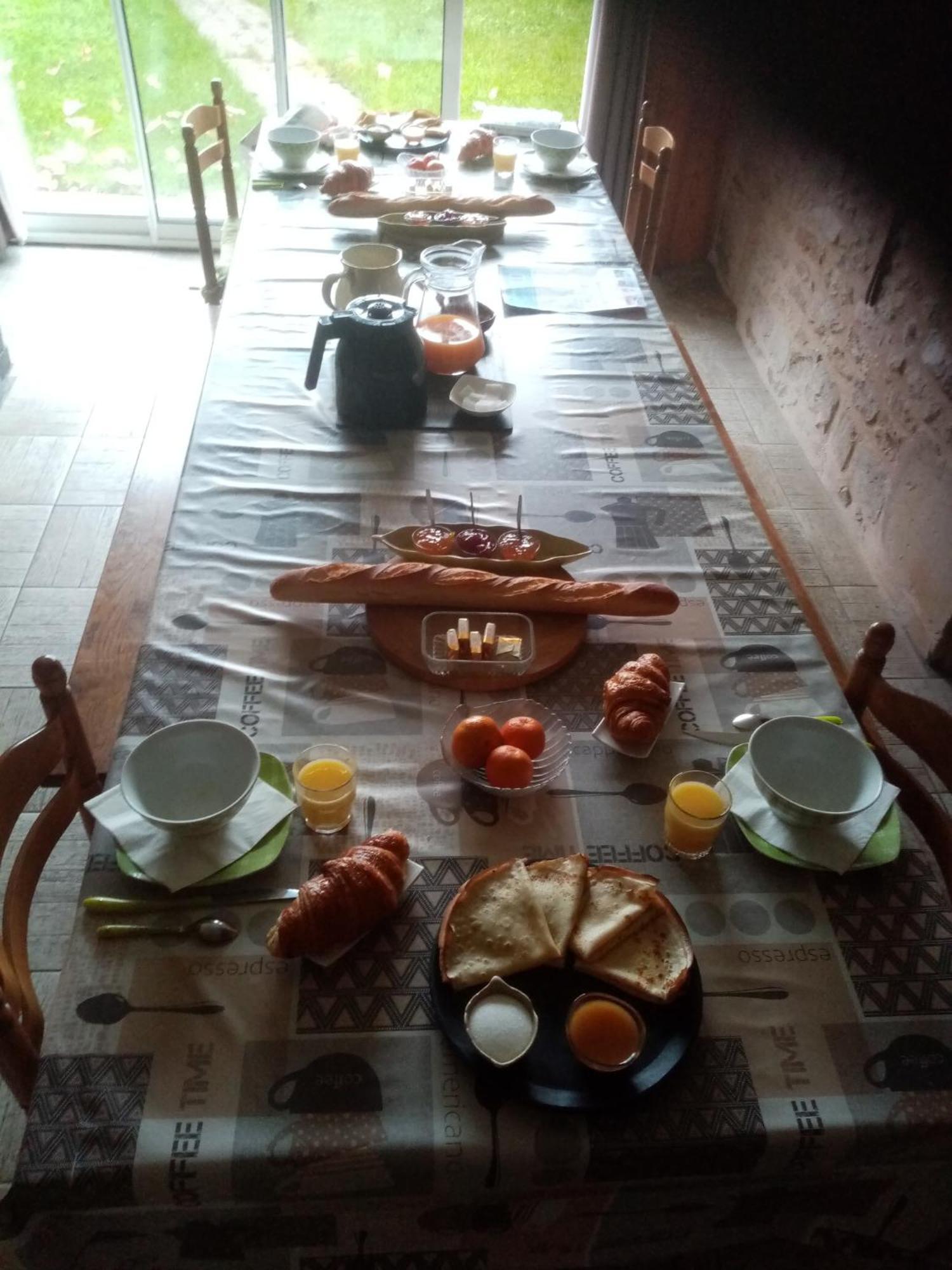 Les Tourterelles Bed and Breakfast Chabournay Exteriör bild