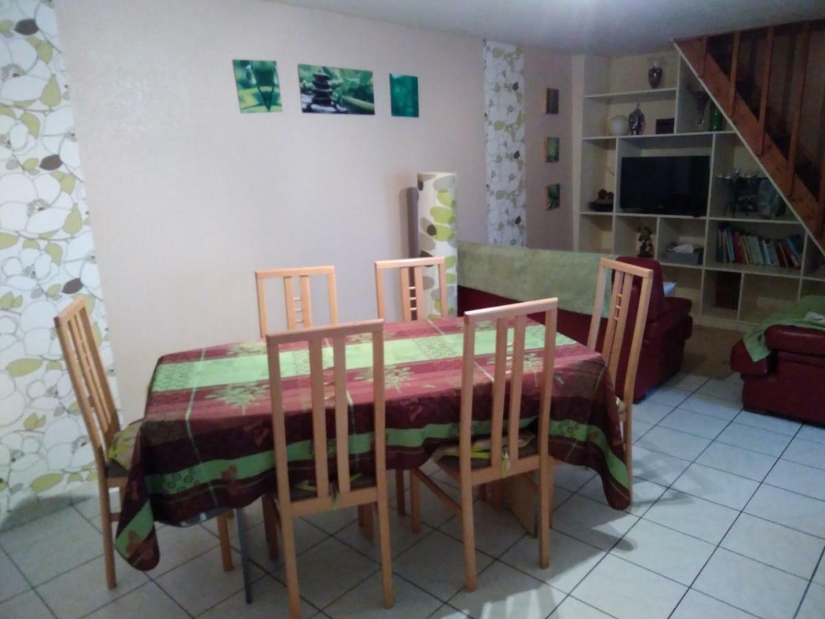 Les Tourterelles Bed and Breakfast Chabournay Exteriör bild